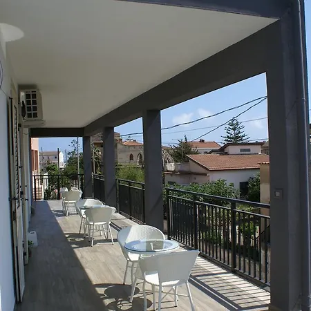 Oda ve Kahvaltı Alicata La Dimora Del Vento 4*
