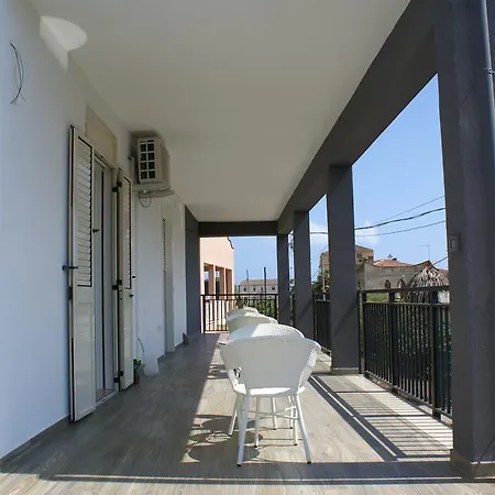 Oda ve Kahvaltı Alicata La Dimora Del Vento 4*